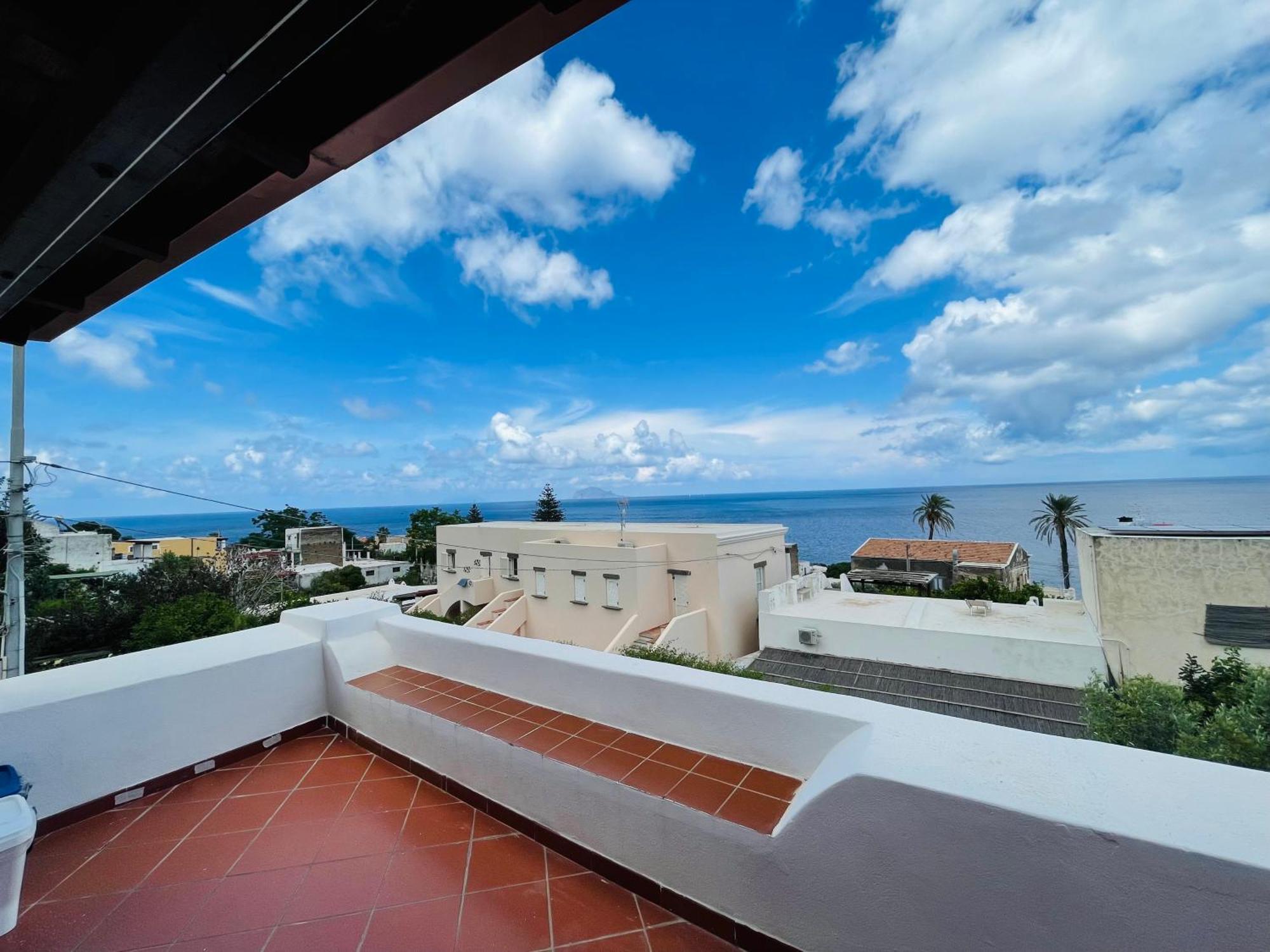 Villa Margherita - Appartamenti A Due Passi Dal Corso Di Santa Marina Salina A 100 Mt Dalla Spiaggia Exterior photo