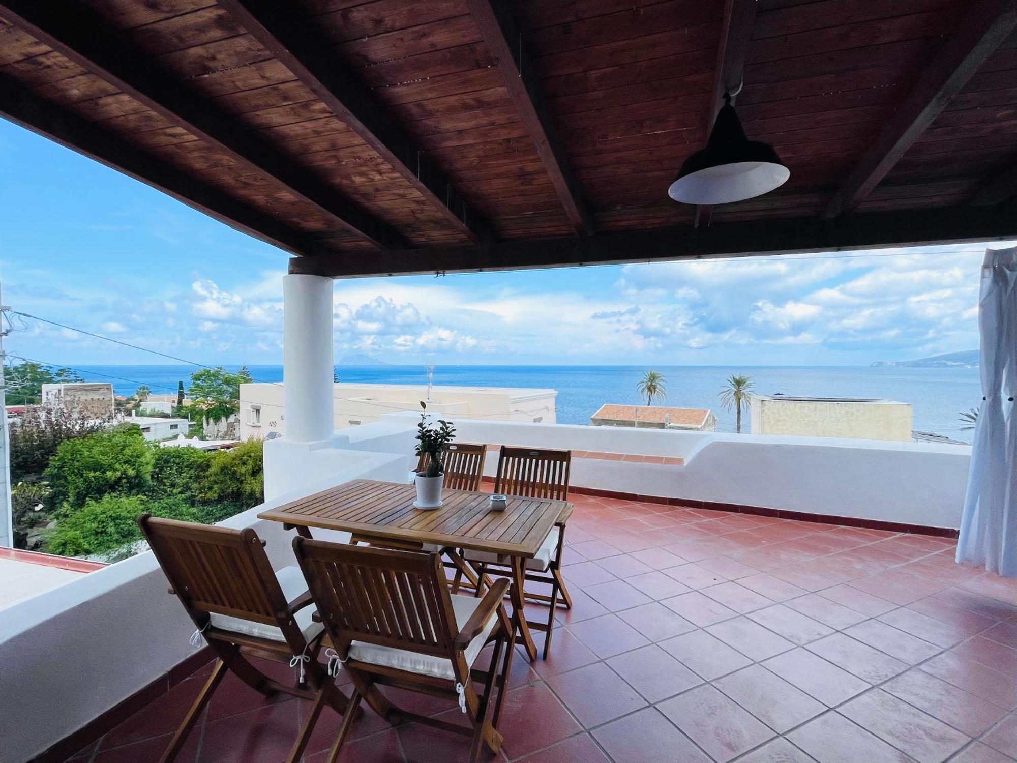 Villa Margherita - Appartamenti A Due Passi Dal Corso Di Santa Marina Salina A 100 Mt Dalla Spiaggia Exterior photo