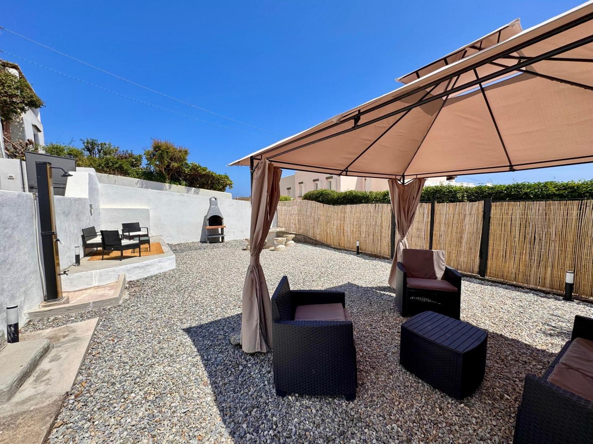Villa Margherita - Appartamenti A Due Passi Dal Corso Di Santa Marina Salina A 100 Mt Dalla Spiaggia Exterior photo